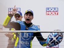 1760872776560-kejutan-di-phillip-island-raul-fernandez-raih-kemenangan-perdana-di-motogp-2025-1760857082620_43