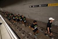 1762406406218-unik-ratusan-peserta-lari-di-terowongan-bawah-tanah-rayakan-100-tahun-metro-barcelona-1762343463110_43