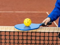 1763744699316-mengenal-olahraga-pickleball_43
