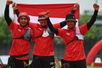 1765429502731-indonesia-rebut-emas-panahan-recurve-beregu-putra-9_43